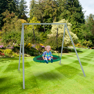 Haikaranpesätyyppinen puutarhakeinu rungolla ja köysillä