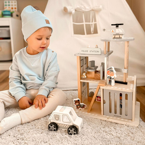 Puinen poliisiasema tarvikkeineen