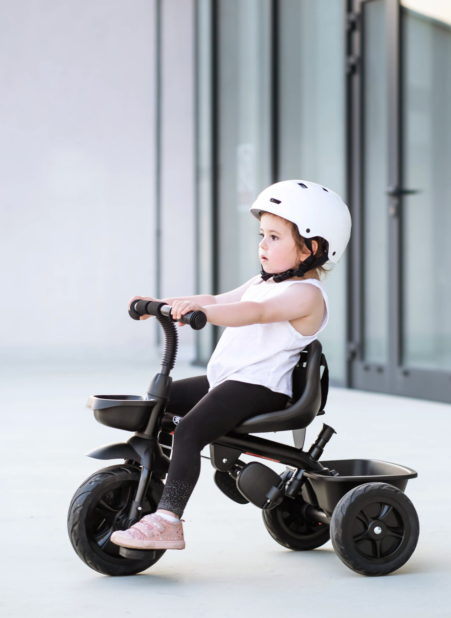 HyperMotion TOBI VECTOR kolmipyörä - ikuiset puhallettavat pyörät + työntötanko. Väri: musta.