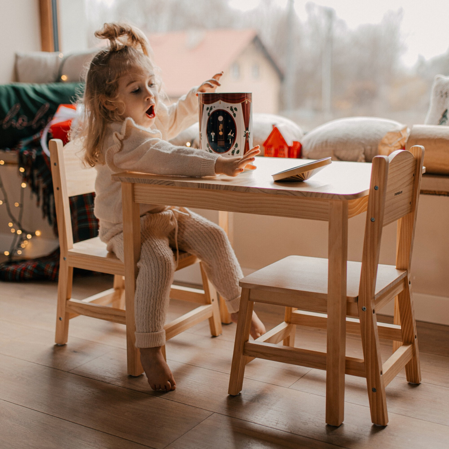 Puinen pöytä ja 2 tuolia - lasten setti