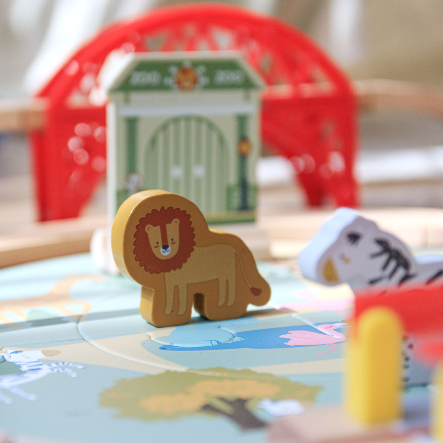 Puinen eläintarhan juna – palapeli, juna, raiteet, eläimet, silta, este