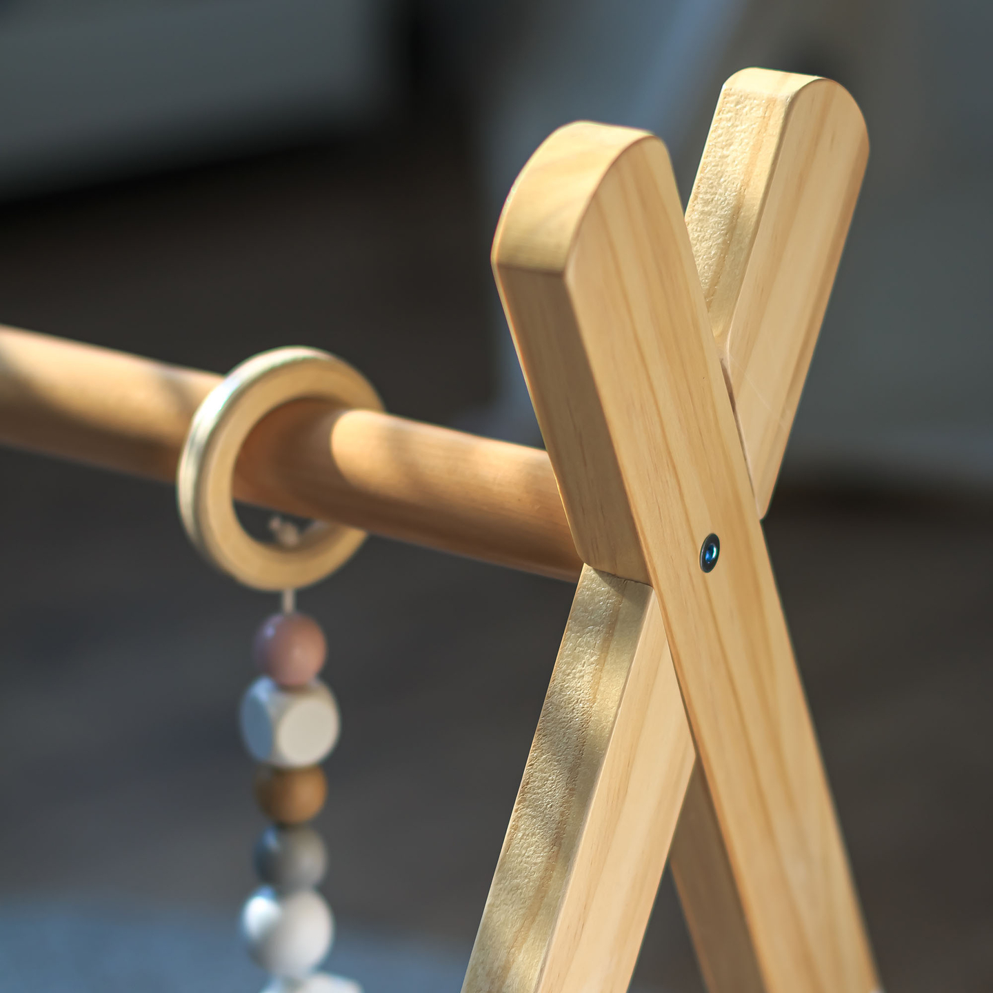 Baby Gym puinen opetusjalusta - valkoinen väri