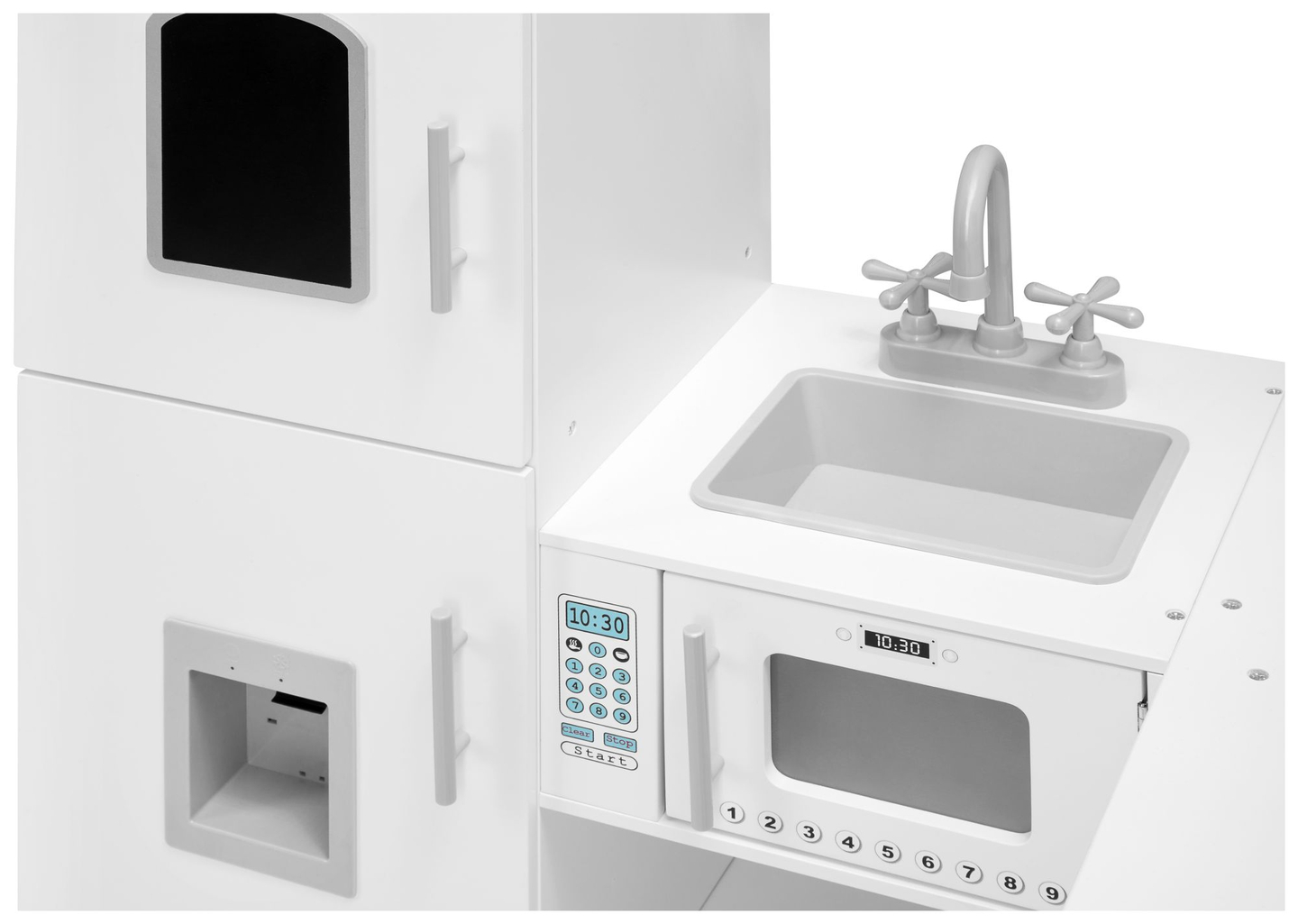 Kulma puinen XXXL-keittiö, jossa on jääkaappi, uuni, pesukone, esiliina ja tarvikkeet