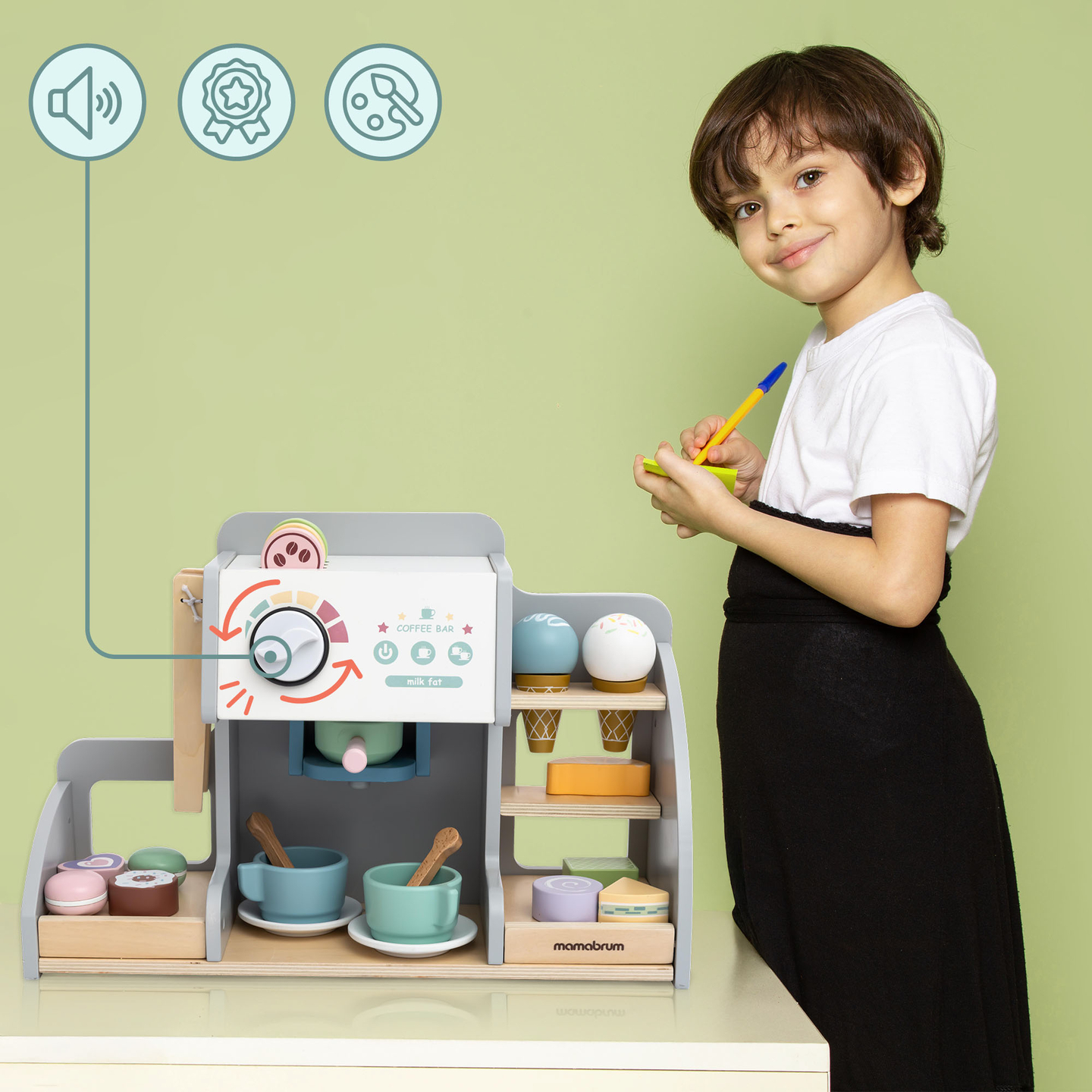 Suuri puinen jäätelöbaari, jossa on magneettitaulu, kahvinkeitin sekä jäätelö- ja jälkiruokasetti - yli 70 palaa!