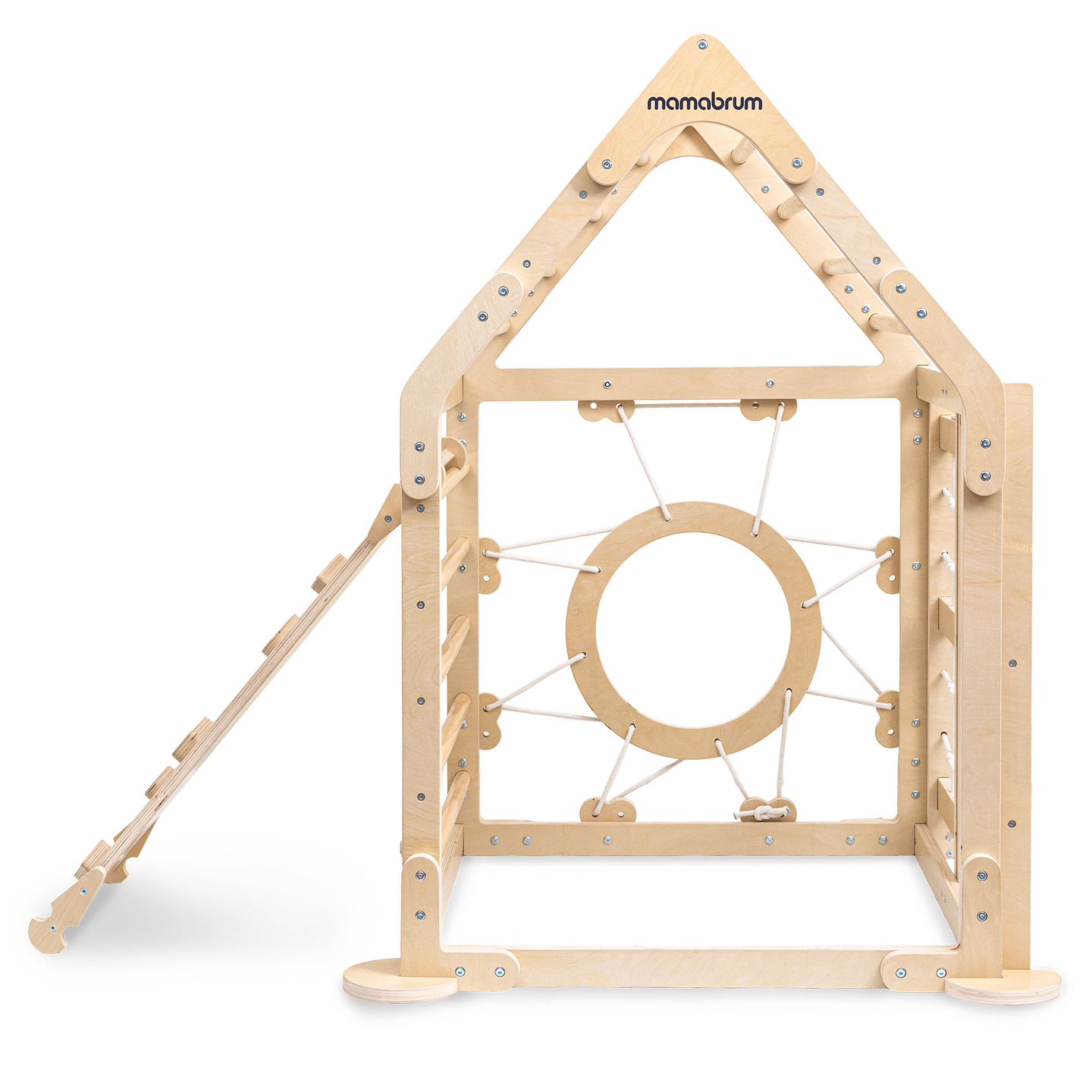 Puinen sisäleikkipuisto lapsille - talo, jossa on tikkaat ja liukumäki