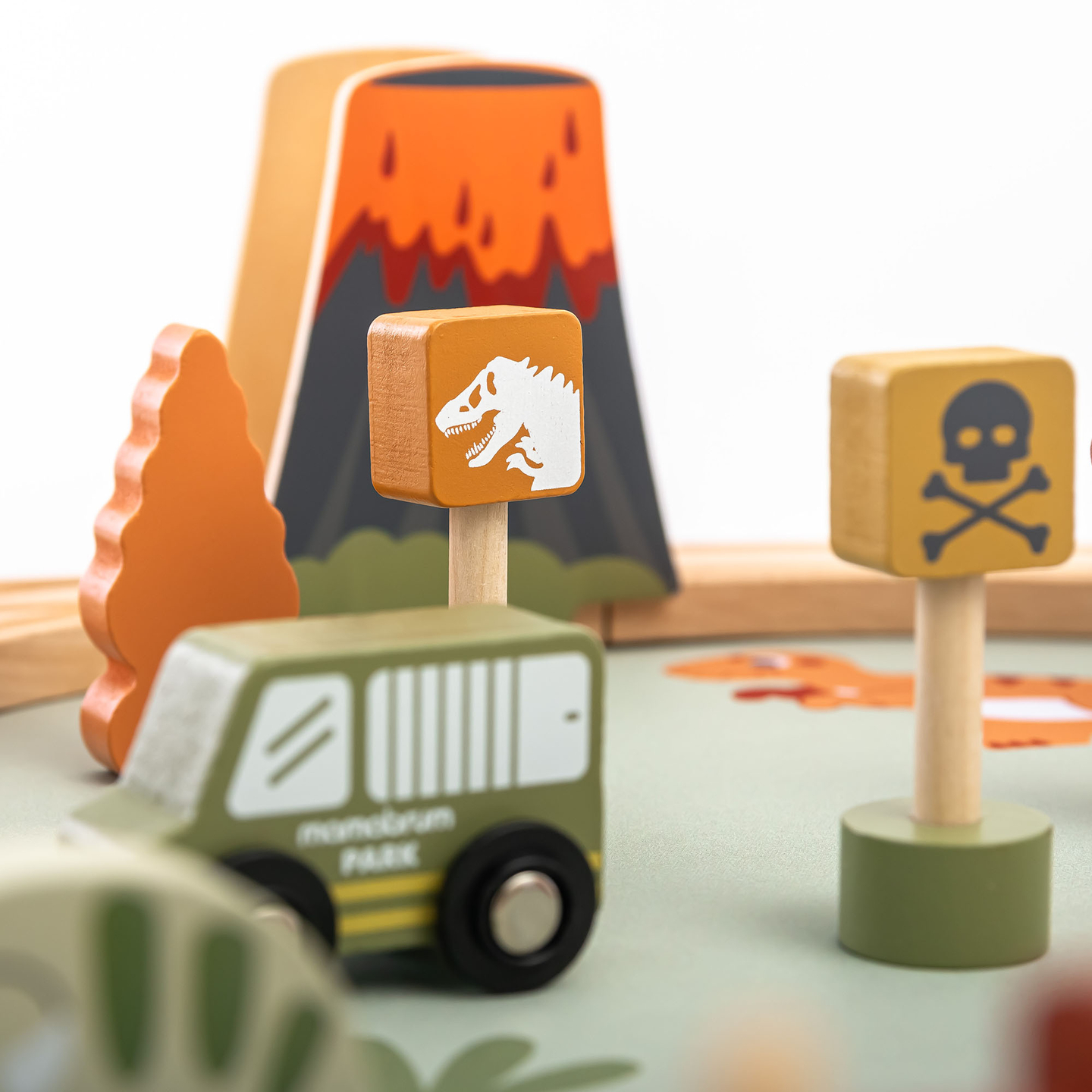 Dino Park puinen juna liukumattomalla matolla - dinosaurukset, juna, raiteet, tulivuori, kello