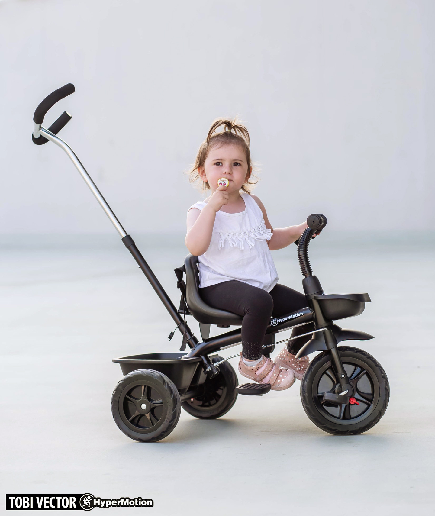 HyperMotion TOBI VECTOR kolmipyörä - ikuiset puhallettavat pyörät + työntötanko. Väri: musta.