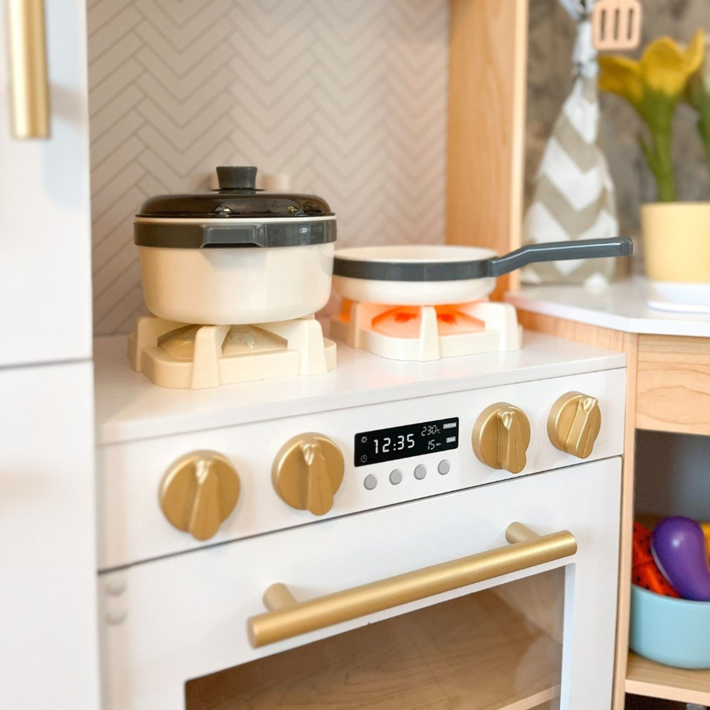 XXXXL suuri puinen interaktiivinen keittiö, jossa on LED-valaistus, pesukone, mikroaaltouuni, kahvinkeitin sekä hedelmä- ja vihannesvalikoima - 50 elementtiä