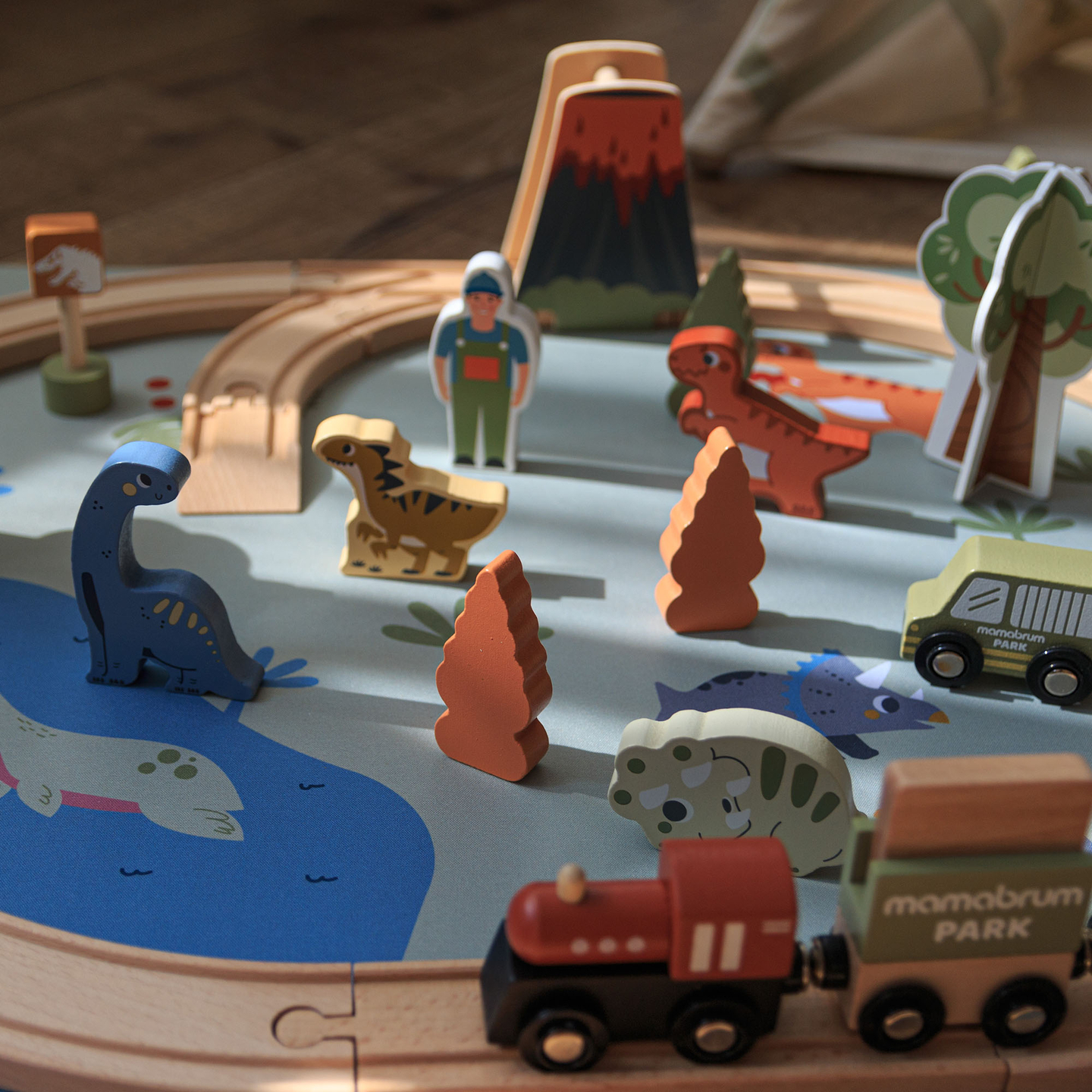 Dino Park puinen juna liukumattomalla matolla - dinosaurukset, juna, raiteet, tulivuori, kello