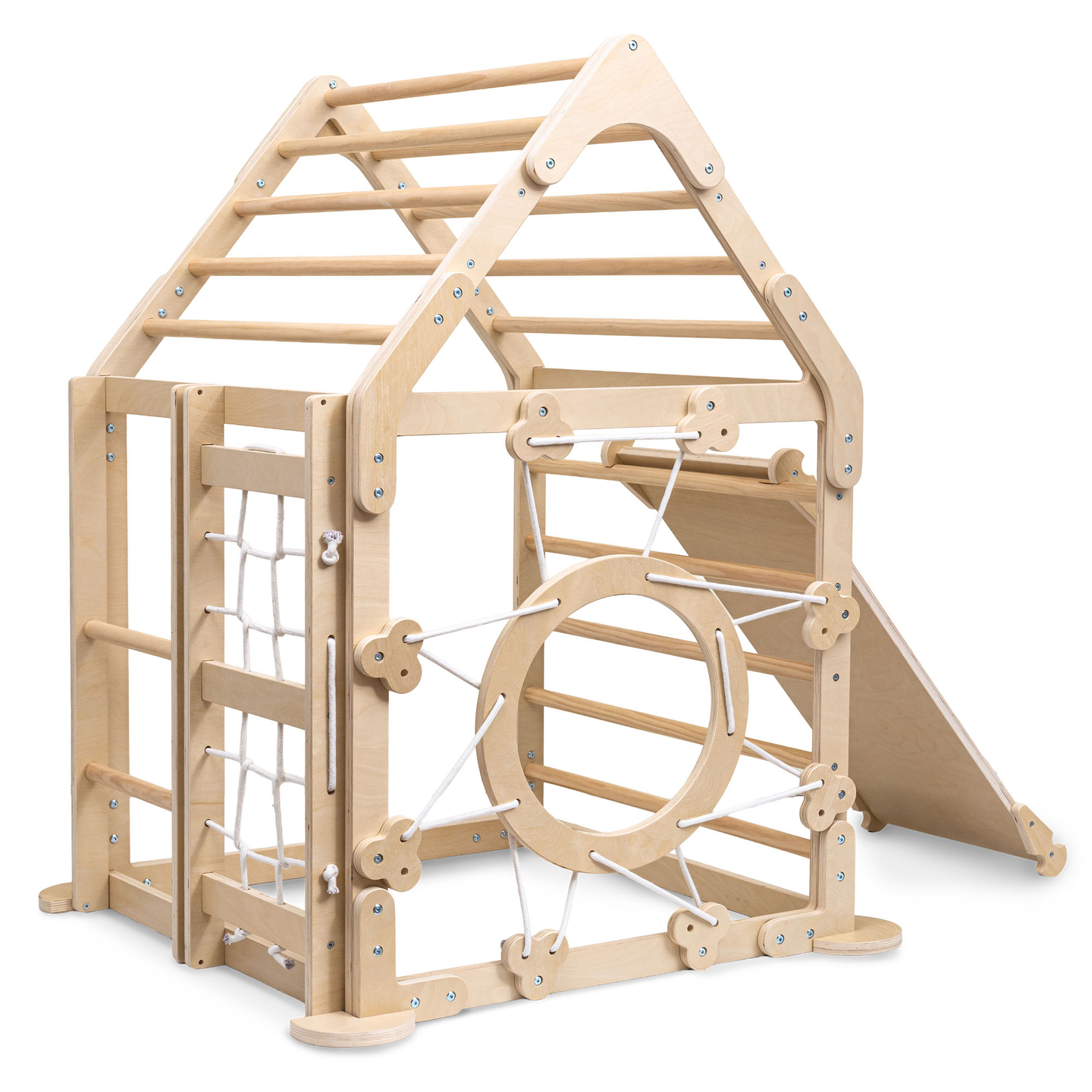 Puinen sisäleikkipuisto lapsille - talo, jossa on tikkaat ja liukumäki