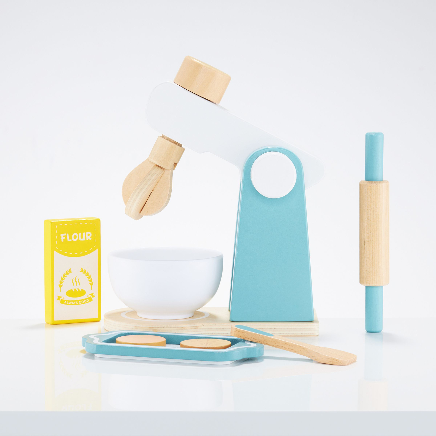 Puinen sekoitin lisävarusteineen