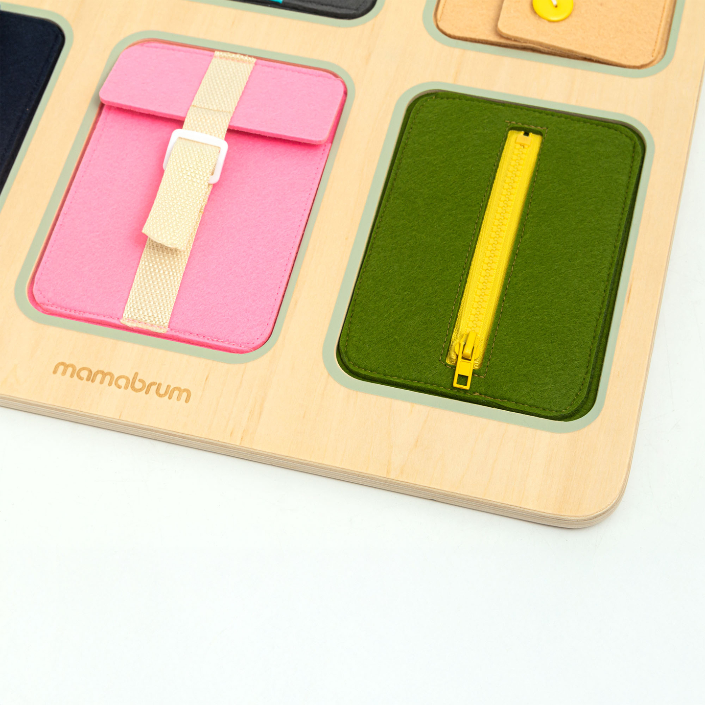 Puinen Montessori-manipulaatiolauta – Aistillinen itsenäisyyden oppiminen - nauhat, soljet, napit, nepparit, vetoketju