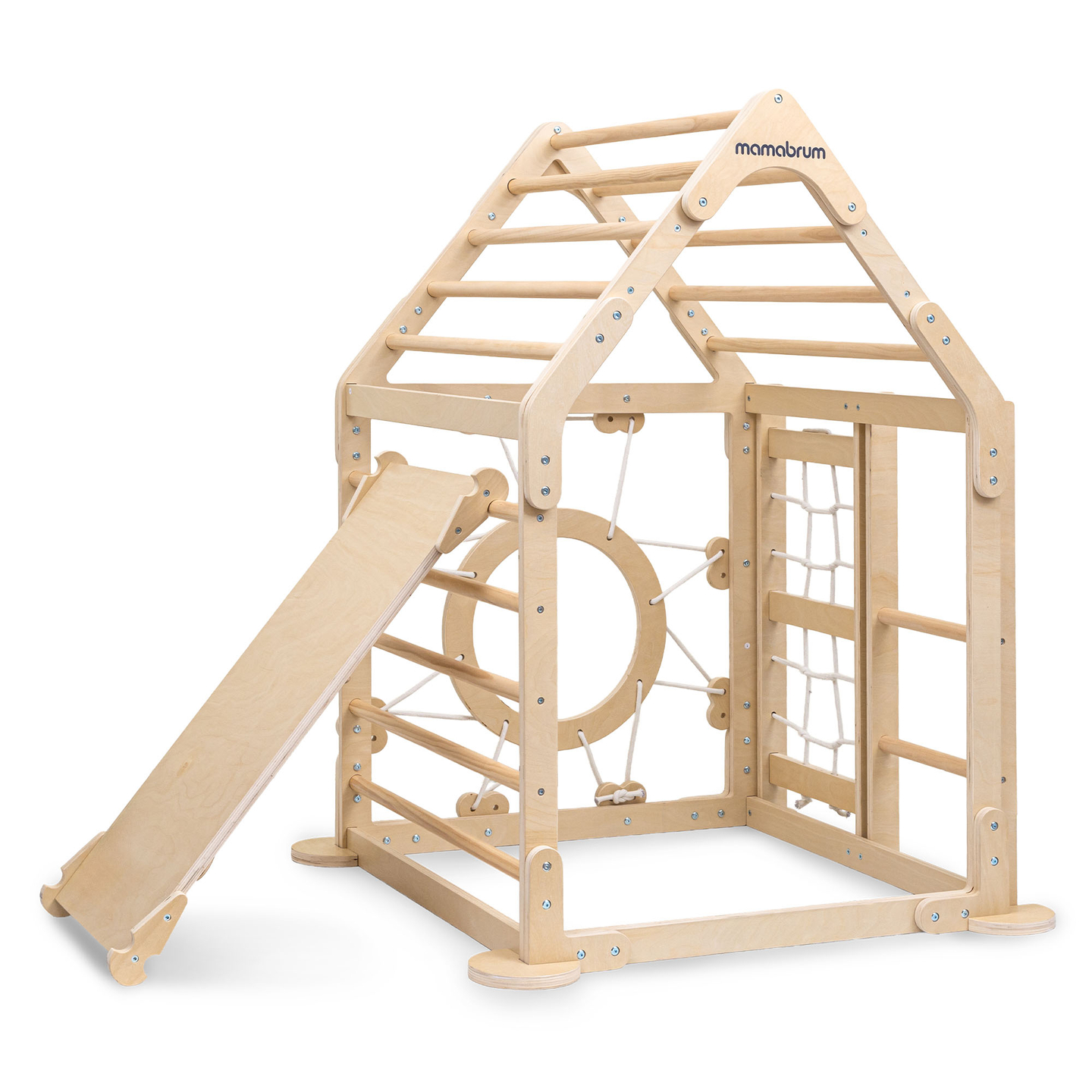 Puinen sisäleikkipuisto lapsille - talo, jossa on tikkaat ja liukumäki