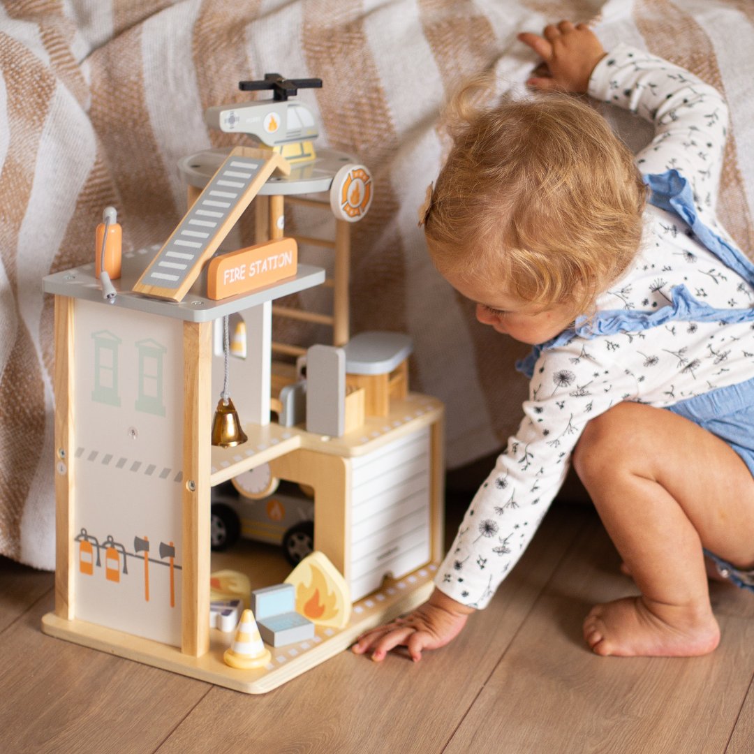 Puinen paloasema lisävarusteineen, palokunta