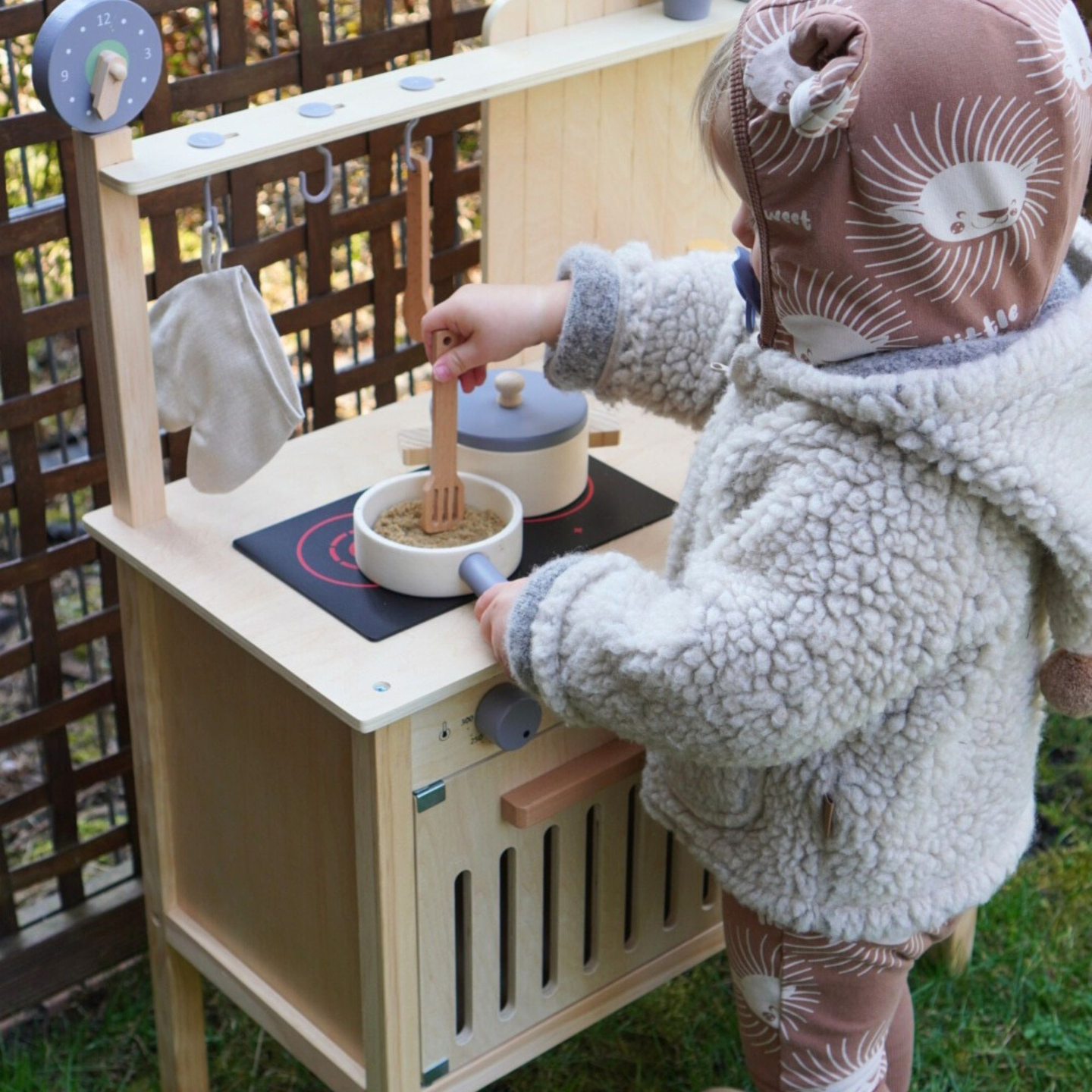 Puinen puutarhakeittiö lisävarusteineen - luonnollinen boho