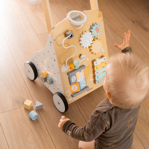 Opetuksellinen puinen kävelijä 8in1 / vauvan työntöaisa - manipulointilauta