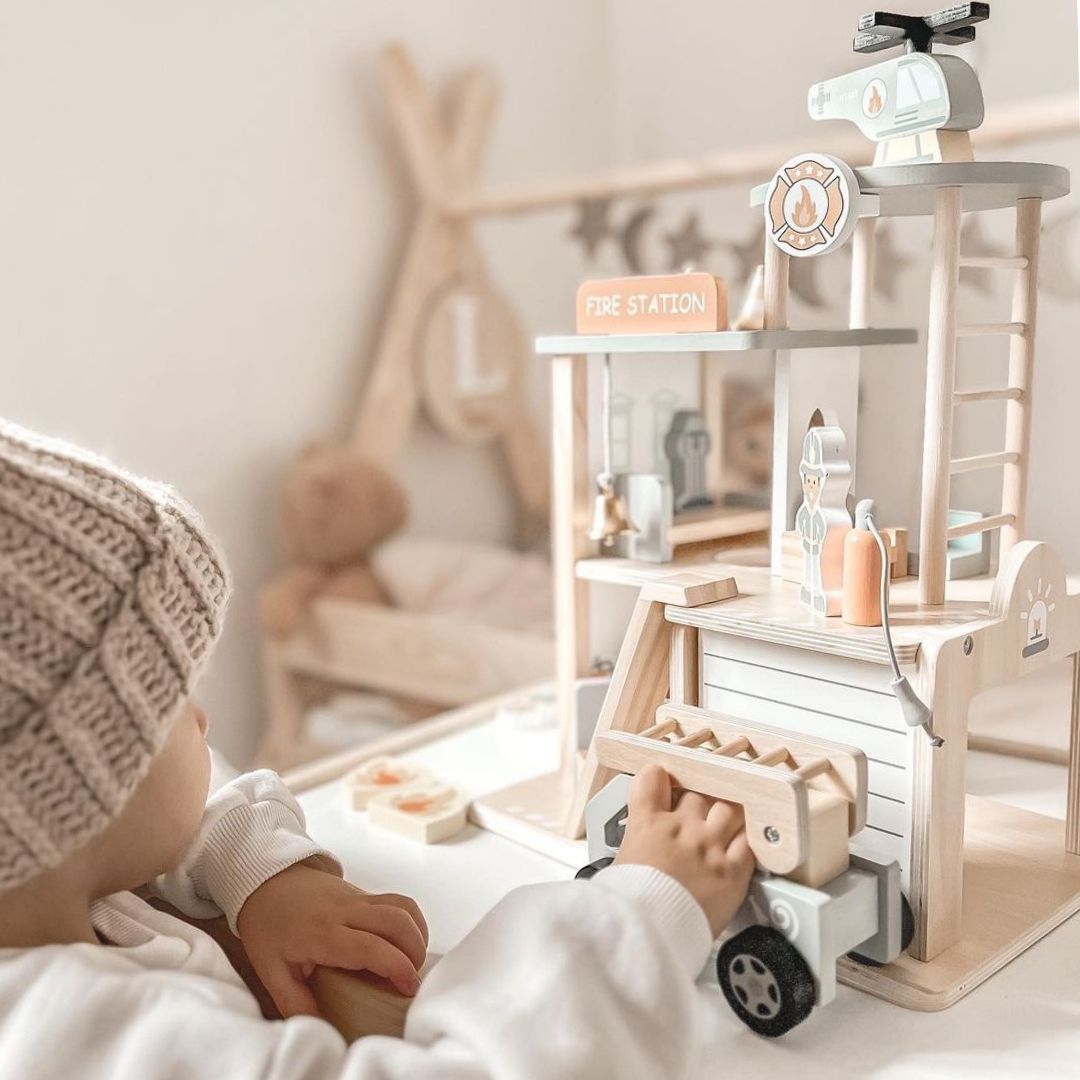 Puinen paloasema lisävarusteineen, palokunta