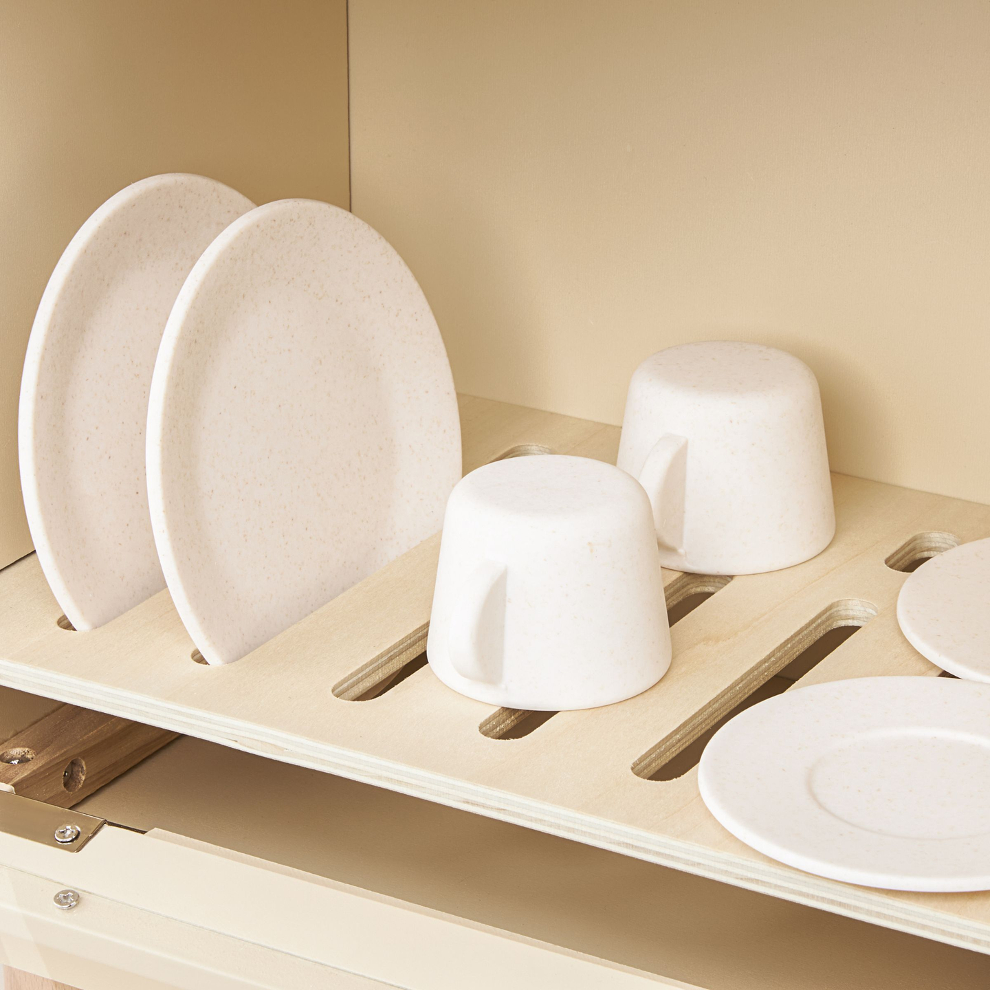 Puinen astianpesukone tarvikkeineen