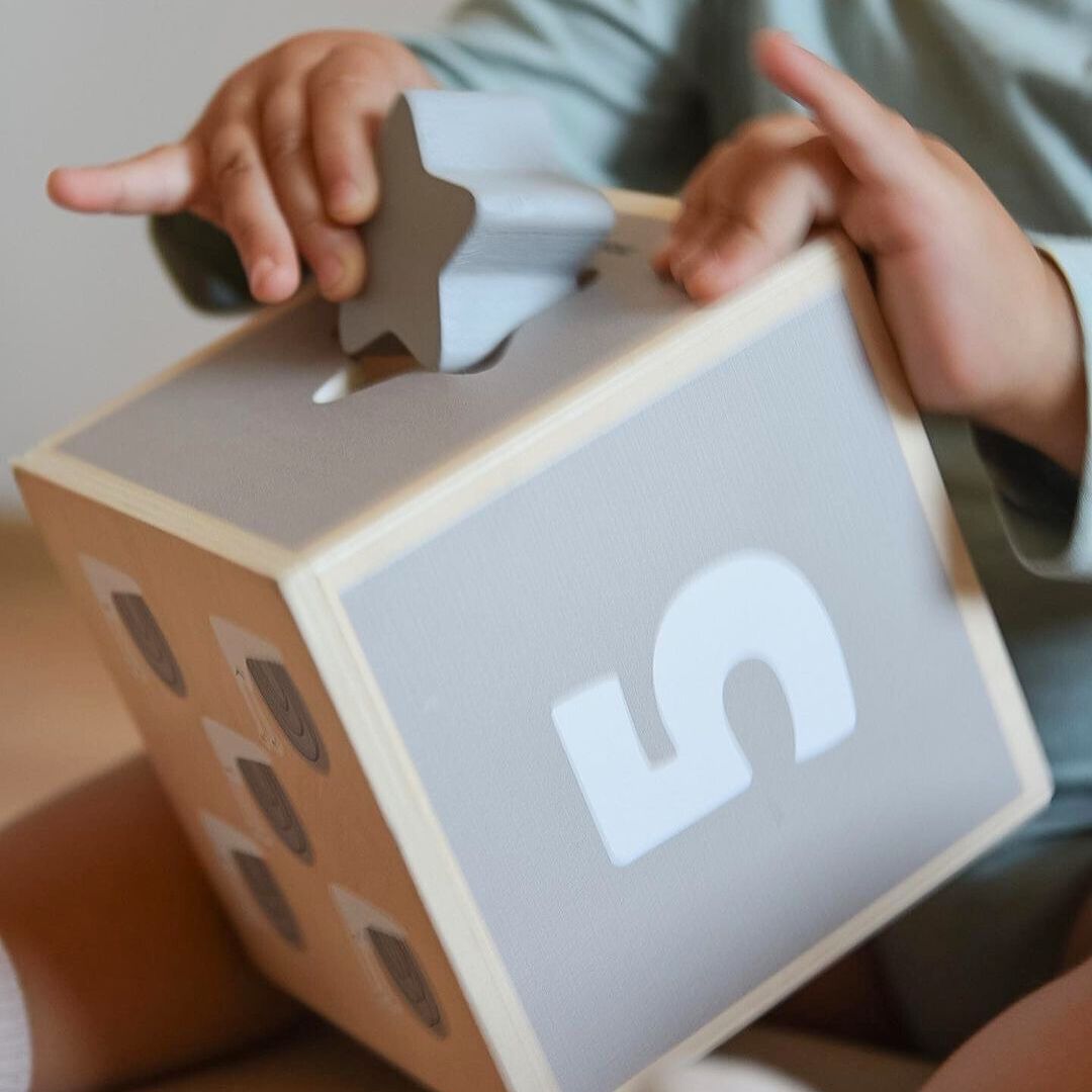 Puinen torni - muoto lajittelija numerot aakkoset eläimet