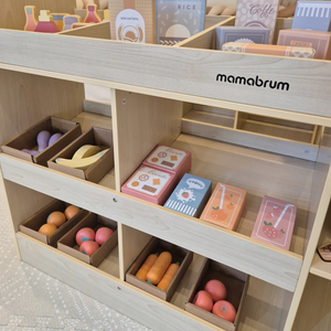 Suuri puinen lastenkauppa liitutaululla - 91 osaa shoppailun iloon!