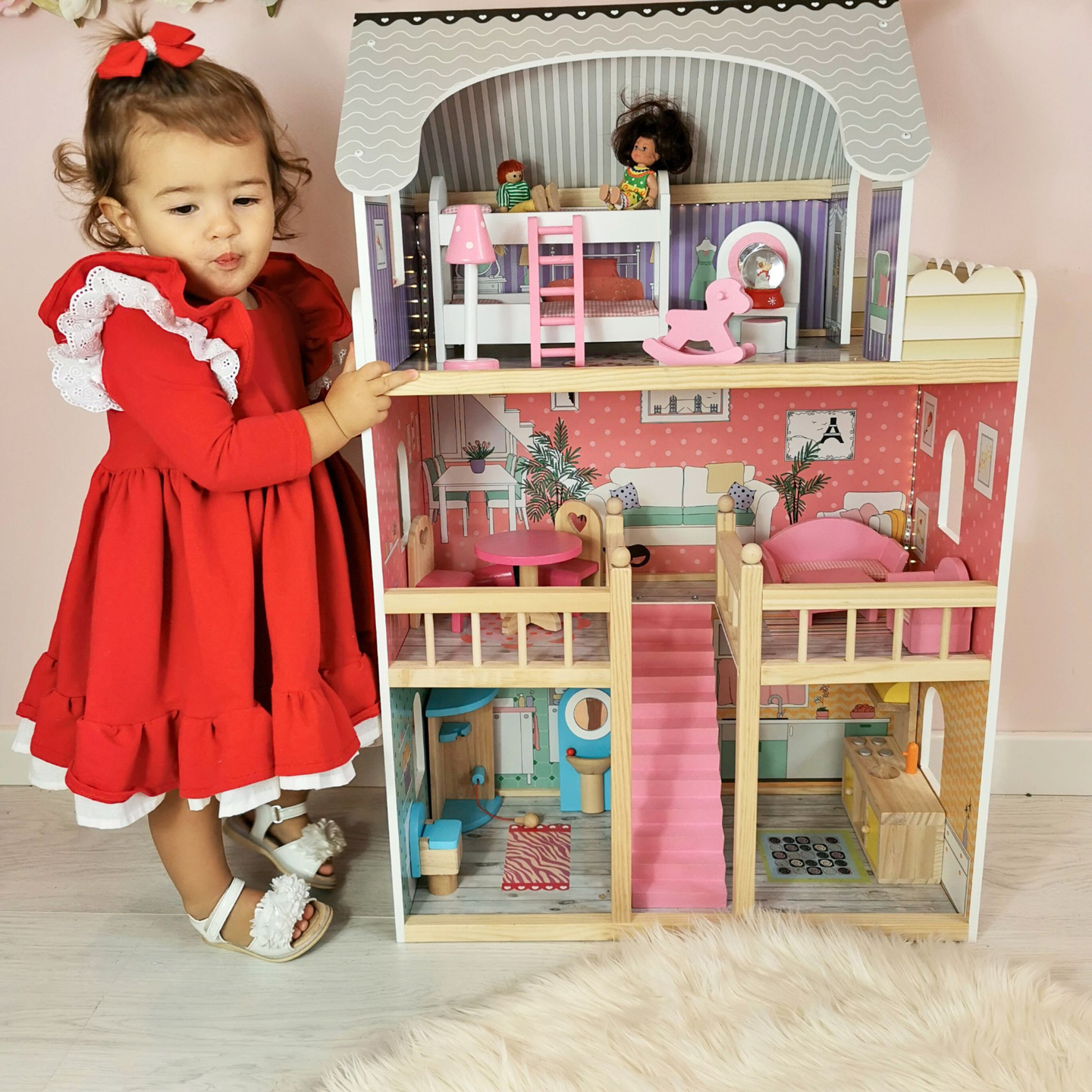 Suuri puinen 3-kerroksinen nukkekoti, jossa on terassi, kalustesarja ja LED-valaistus!