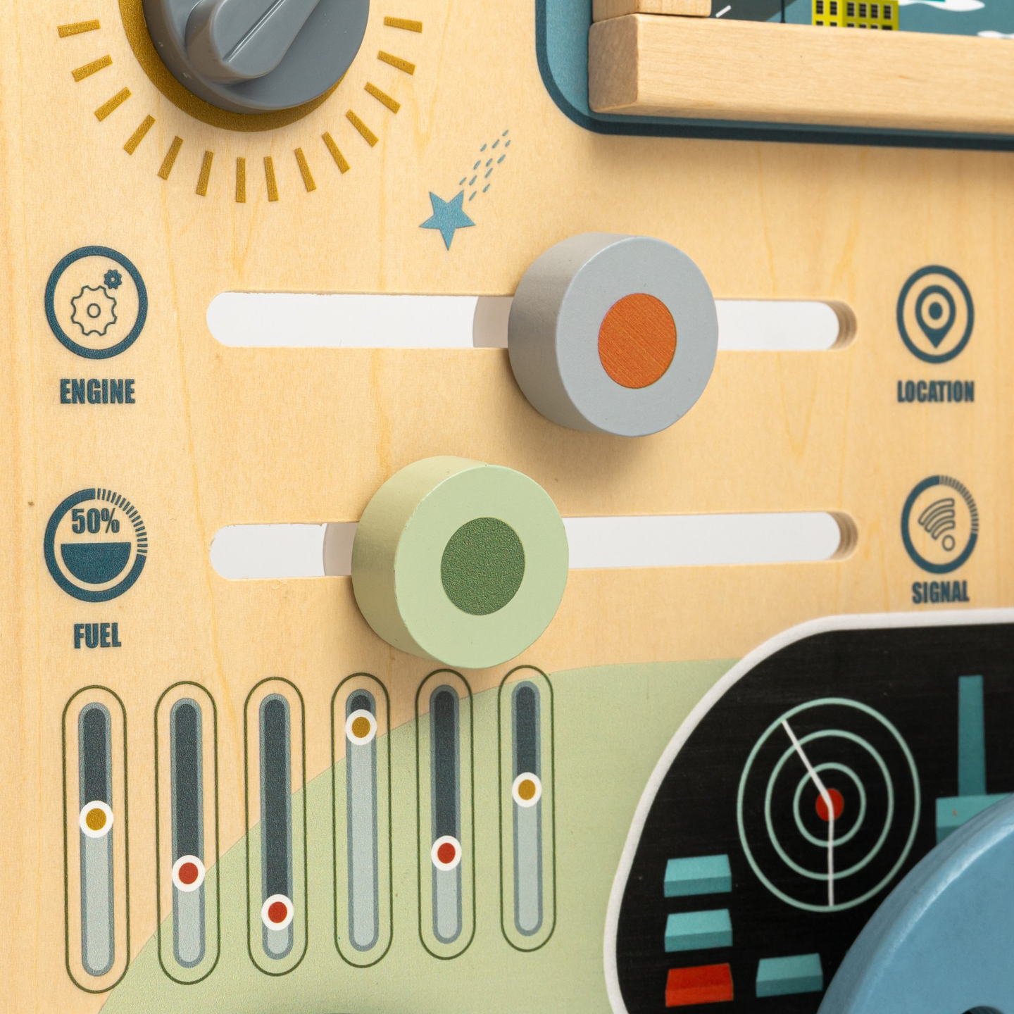 Puinen Montessori-lauta 2-in-1 Ohjaamo pienelle kuljettajalle ja lentäjälle – ohjauspyörä, vaihdekeppi, matkakartat, tutka