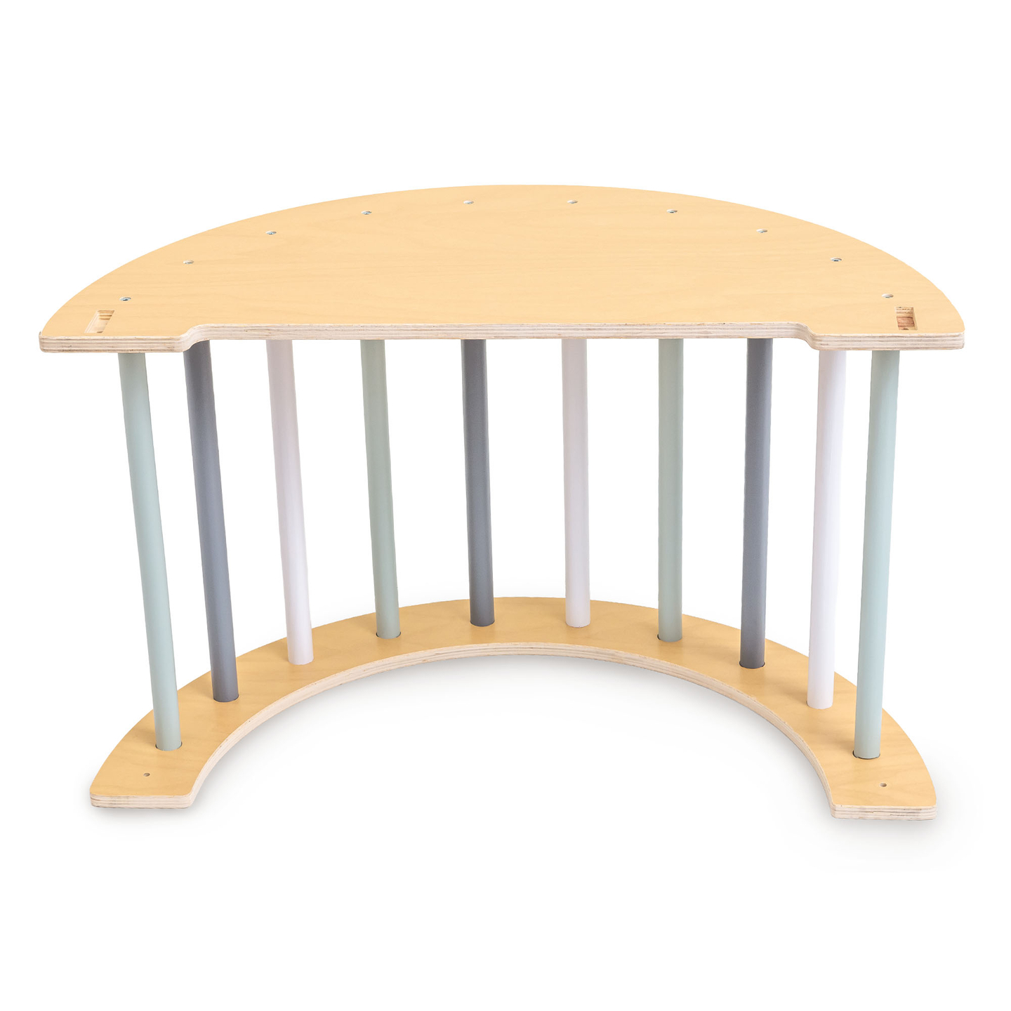 Puinen sisäleikkipuisto lapsille - kiipeilyseinä, liukumäki, kiipeilykaari/keinulauta ja Piklerin kolmio