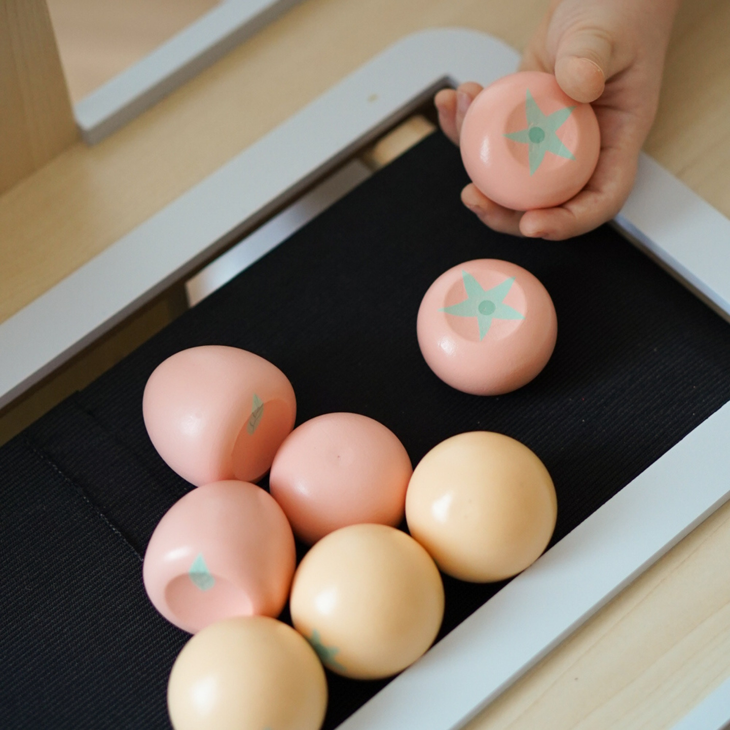 Puinen vihannesmarkkinat - suuri XXL-koju, myymälä, jossa on leikkikassakone