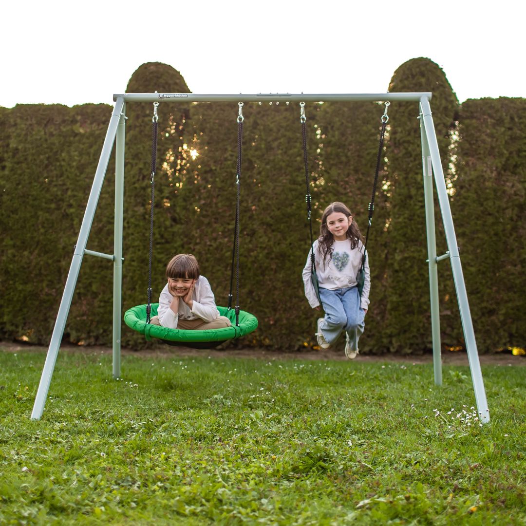 Kaksinkertainen puutarhakeinu rungolla ja köysillä - istuin ja haikarapesä