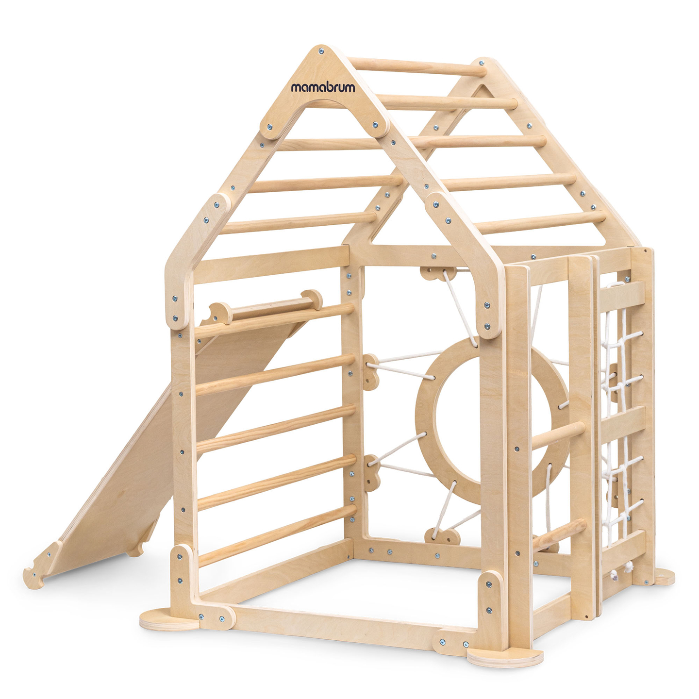 Puinen sisäleikkipuisto lapsille - talo, jossa on tikkaat ja liukumäki